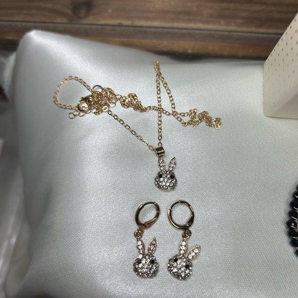 Jewelry - Elegant Gold and Silver Bunny Necklace Set
